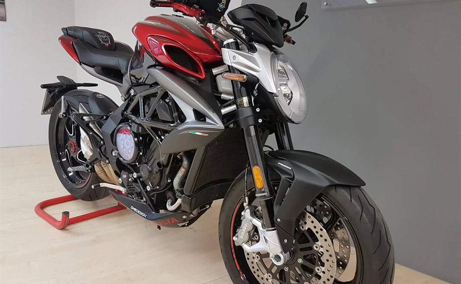 Umbgebautes Motorrad MV Agusta Brutale 800 RR Bild 2: Umbgebautes Motorrad MV Agusta Brutale 800 RR