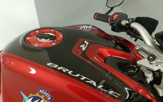 Umgebautes Motorrad MV Agusta Brutale 800 RR von Motorrad Scheunpflug e.K. - Bild 4 Umgebautes Motorrad MV Agusta Brutale 800 RR von Motorrad Scheunpflug e.K. - Bild 4