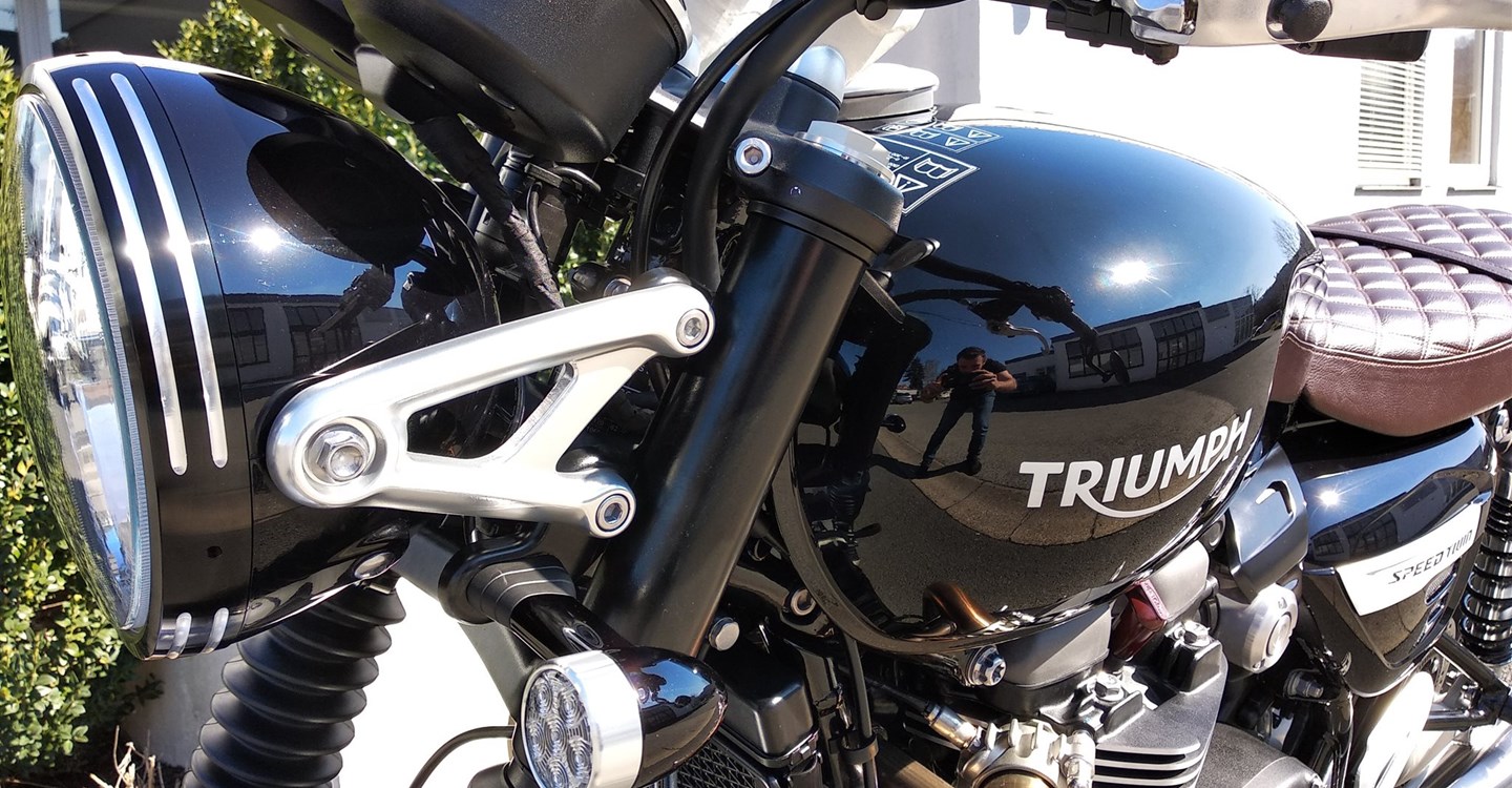 Umbgebautes Motorrad Triumph Speed Twin 1200