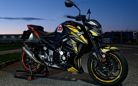 Umgebautes Motorrad Suzuki GSX-S750 von Motorrad Bogoly KG - Bild 12 Umgebautes Motorrad Suzuki GSX-S750 von Motorrad Bogoly KG - Bild 12