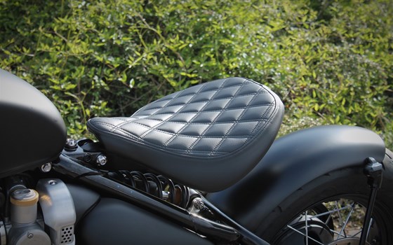 Umgebautes Motorrad Triumph Bonneville Bobber Black von Stärker-Profil GmbH - Bild 11 Umgebautes Motorrad Triumph Bonneville Bobber Black von Stärker-Profil GmbH - Bild 11