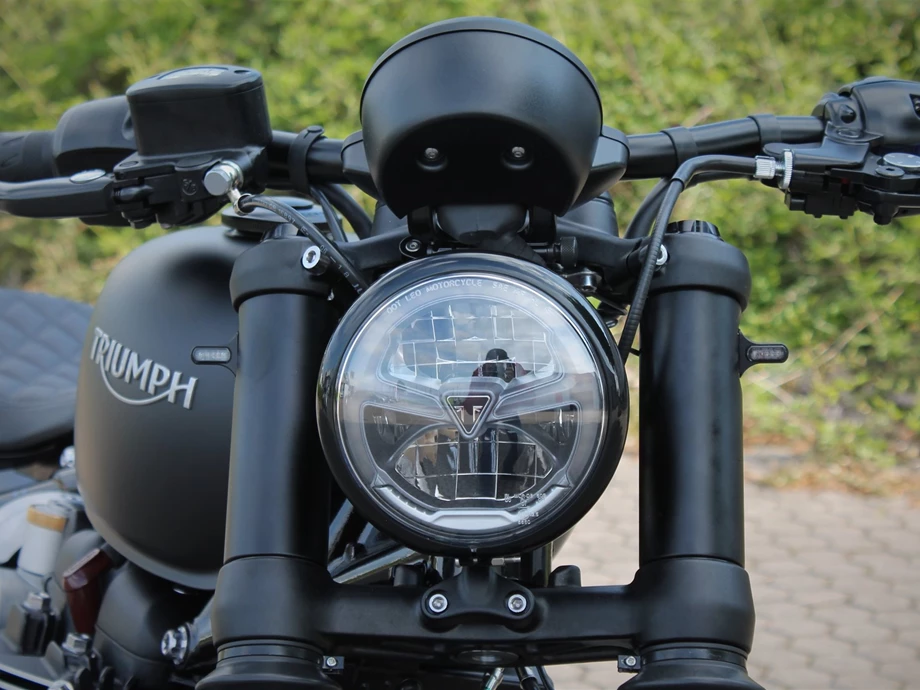 Umbgebautes Motorrad Triumph Bonneville Bobber Black Bild 3: Umbgebautes Motorrad Triumph Bonneville Bobber Black