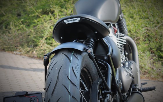 Umgebautes Motorrad Triumph Bonneville Bobber Black von Stärker-Profil GmbH - Bild 4 Umgebautes Motorrad Triumph Bonneville Bobber Black von Stärker-Profil GmbH - Bild 4