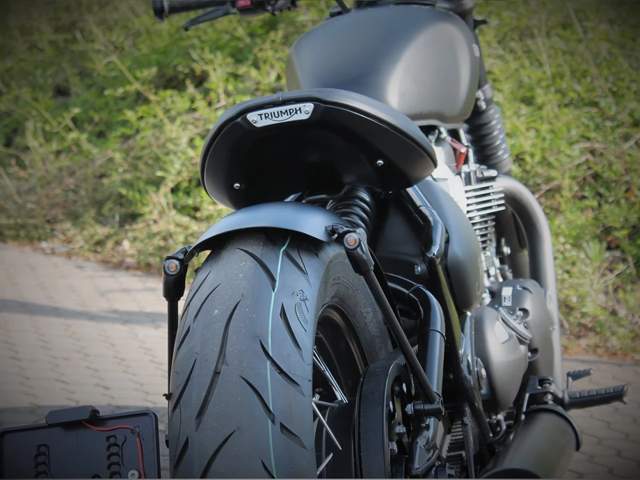 Umbgebautes Motorrad Triumph Bonneville Bobber Black Bild 4: Umbgebautes Motorrad Triumph Bonneville Bobber Black