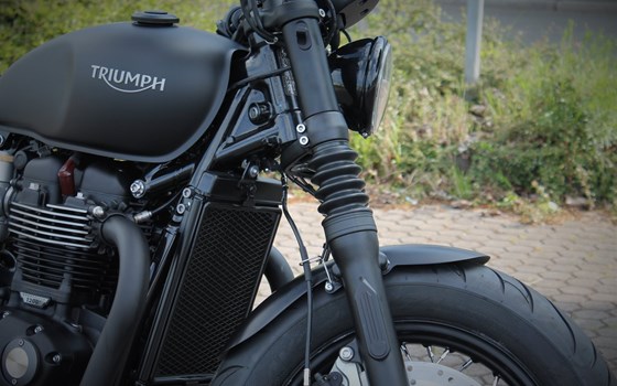 Umgebautes Motorrad Triumph Bonneville Bobber Black von Stärker-Profil GmbH - Bild 9 Umgebautes Motorrad Triumph Bonneville Bobber Black von Stärker-Profil GmbH - Bild 9