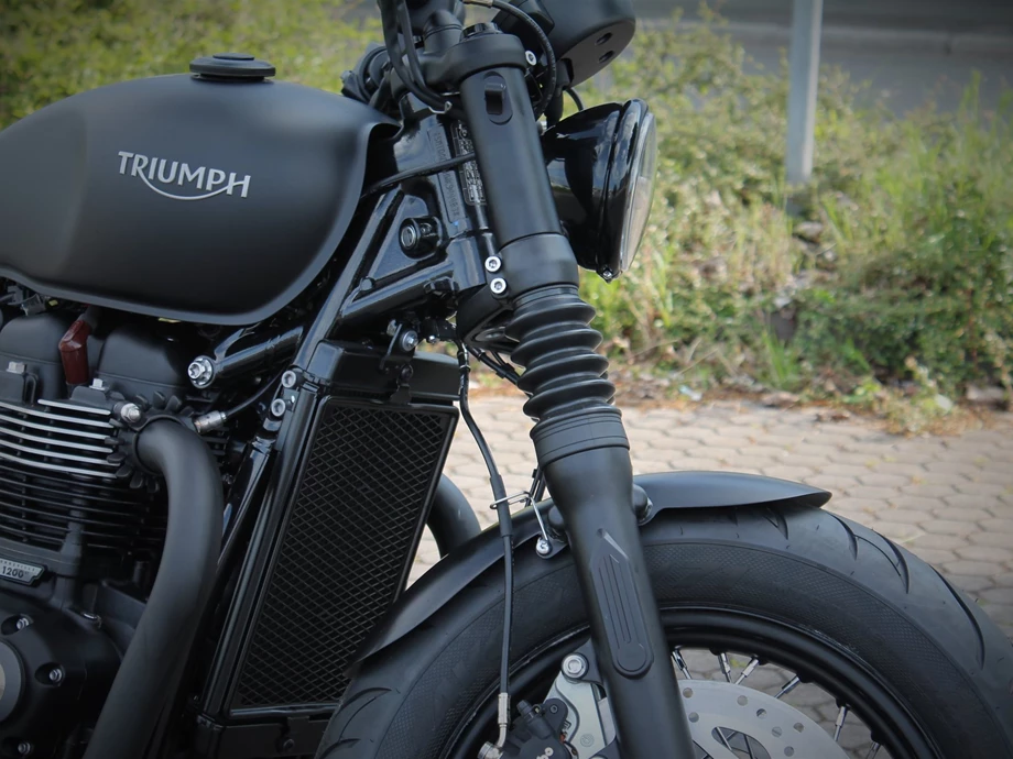 Umbgebautes Motorrad Triumph Bonneville Bobber Black Bild 9: Umbgebautes Motorrad Triumph Bonneville Bobber Black