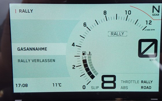 Umgebautes Motorrad KTM 790 Adventure von Zweiradcenter Bernhardt - Bild 4 Umgebautes Motorrad KTM 790 Adventure von Zweiradcenter Bernhardt - Bild 4