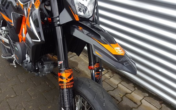 Umgebautes Motorrad KTM 690 SMC R von Zweirad  Sauerland - Bild 5 Umgebautes Motorrad KTM 690 SMC R von Zweirad  Sauerland - Bild 5