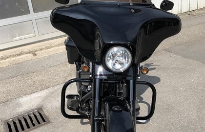 Harley-Davidson Touring Road King Special FLHRXS Custom Bike Harley-Davidson Touring Road King Special FLHRXS Custom Bike