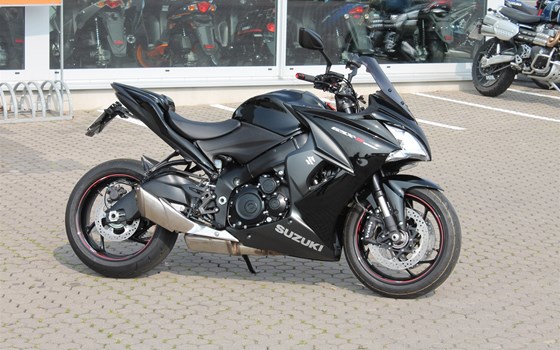 Umgebautes Motorrad Suzuki GSX-S1000F Street Performance von Stärker-Profil GmbH - Bild 1 Umgebautes Motorrad Suzuki GSX-S1000F Street Performance von Stärker-Profil GmbH - Bild 1