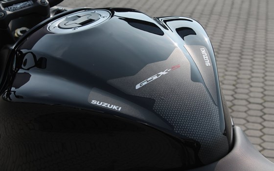 Umgebautes Motorrad Suzuki GSX-S1000F Street Performance von Stärker-Profil GmbH - Bild 8 Umgebautes Motorrad Suzuki GSX-S1000F Street Performance von Stärker-Profil GmbH - Bild 8