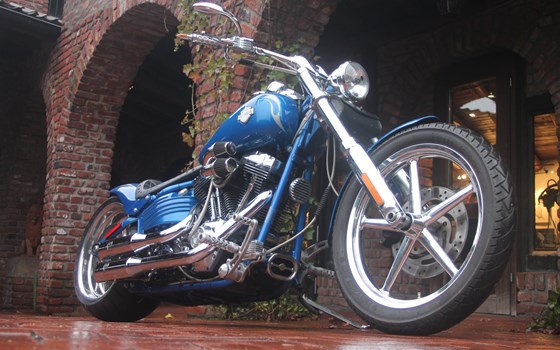 Umgebautes Motorrad Harley-Davidson Softtail Rocker C FXCWC von X-Trem Custombikes - Bild 4 Umgebautes Motorrad Harley-Davidson Softtail Rocker C FXCWC von X-Trem Custombikes - Bild 4