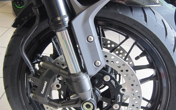 Umgebautes Motorrad Kawasaki Z900 RS von Motorradwelt Auer GmbH - Bild 2 Umgebautes Motorrad Kawasaki Z900 RS von Motorradwelt Auer GmbH - Bild 2
