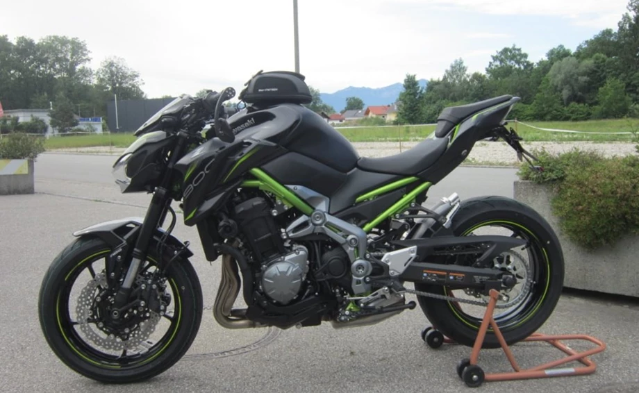 Rebuilt motorbike Kawasaki Z900 Bild 9: Rebuilt motorbike Kawasaki Z900