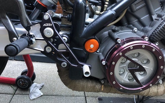 Umgebautes Motorrad KTM 990 Super Duke von madermartin - Bild 2 Umgebautes Motorrad KTM 990 Super Duke von madermartin - Bild 2