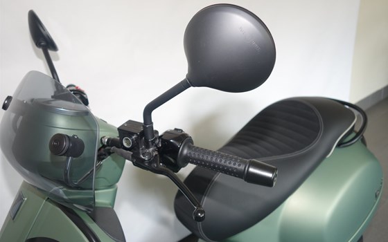 Umgebautes Motorrad Vespa GTV 300 Special Edition Sei Giorni Euro4 von Jahelka Zweirad GmbH - Bild 3 Umgebautes Motorrad Vespa GTV 300 Special Edition Sei Giorni Euro4 von Jahelka Zweirad GmbH - Bild 3