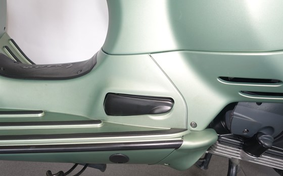 Umgebautes Motorrad Vespa GTV 300 Special Edition Sei Giorni Euro4 von Jahelka Zweirad GmbH - Bild 7 Umgebautes Motorrad Vespa GTV 300 Special Edition Sei Giorni Euro4 von Jahelka Zweirad GmbH - Bild 7