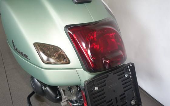 Umgebautes Motorrad Vespa GTV 300 Special Edition Sei Giorni Euro4 von Jahelka Zweirad GmbH - Bild 8 Umgebautes Motorrad Vespa GTV 300 Special Edition Sei Giorni Euro4 von Jahelka Zweirad GmbH - Bild 8