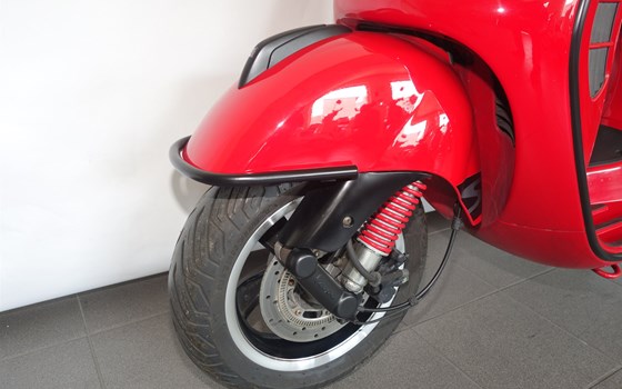 Umgebautes Motorrad Vespa GTS 250 i.e. ABS von Jahelka Zweirad GmbH - Bild 5 Umgebautes Motorrad Vespa GTS 250 i.e. ABS von Jahelka Zweirad GmbH - Bild 5