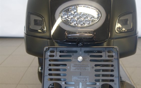 Umgebautes Motorrad Vespa GTS 300 i.e. Super Sport von Jahelka Zweirad GmbH - Bild 11 Umgebautes Motorrad Vespa GTS 300 i.e. Super Sport von Jahelka Zweirad GmbH - Bild 11