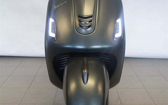 Umgebautes Motorrad Vespa GTS 300 i.e. Super Sport von Jahelka Zweirad GmbH - Bild 12 Umgebautes Motorrad Vespa GTS 300 i.e. Super Sport von Jahelka Zweirad GmbH - Bild 12