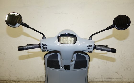Umgebautes Motorrad Vespa GTS 300 hpe Super Tech von Jahelka Zweirad GmbH - Bild 10 Umgebautes Motorrad Vespa GTS 300 hpe Super Tech von Jahelka Zweirad GmbH - Bild 10