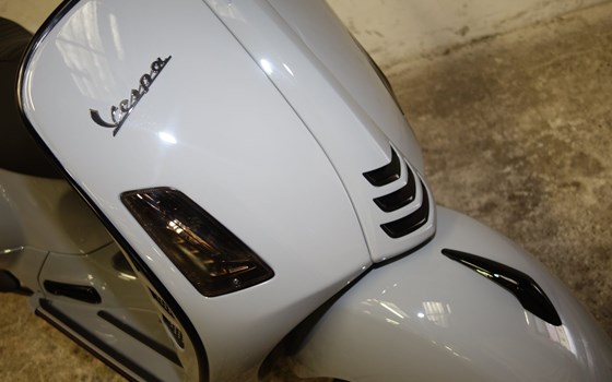 Umgebautes Motorrad Vespa GTS 300 hpe Super Tech von Jahelka Zweirad GmbH - Bild 8 Umgebautes Motorrad Vespa GTS 300 hpe Super Tech von Jahelka Zweirad GmbH - Bild 8