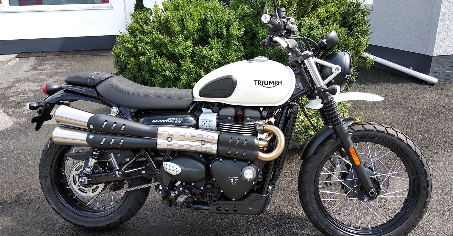 Umbgebautes Motorrad Triumph Street Scrambler