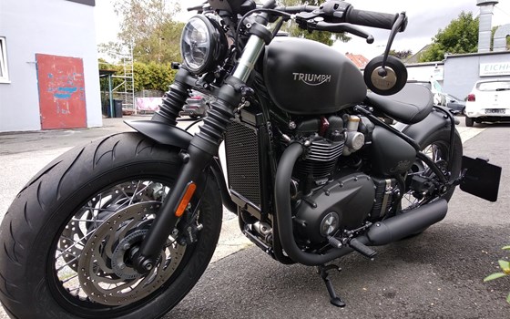 Umgebautes Motorrad Triumph Bonneville Bobber Black von Motorrad Reinhardt GmbH - Bild 2 Umgebautes Motorrad Triumph Bonneville Bobber Black von Motorrad Reinhardt GmbH - Bild 2