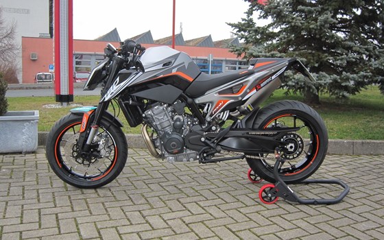 Umgebautes Motorrad KTM 790 Duke von Motorradcenter Keßler - Bild 1 Umgebautes Motorrad KTM 790 Duke von Motorradcenter Keßler - Bild 1