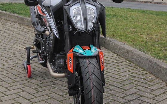 Umgebautes Motorrad KTM 790 Duke von Motorradcenter Keßler - Bild 7 Umgebautes Motorrad KTM 790 Duke von Motorradcenter Keßler - Bild 7