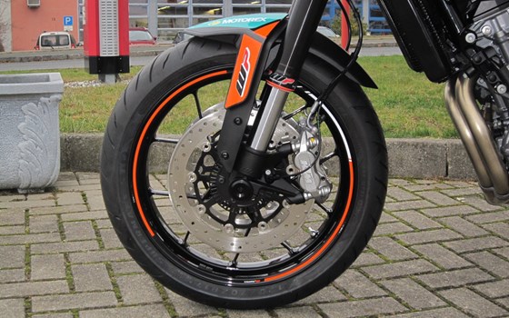Umgebautes Motorrad KTM 790 Duke von Motorradcenter Keßler - Bild 4 Umgebautes Motorrad KTM 790 Duke von Motorradcenter Keßler - Bild 4