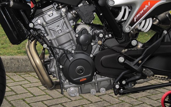 Umgebautes Motorrad KTM 790 Duke von Motorradcenter Keßler - Bild 10 Umgebautes Motorrad KTM 790 Duke von Motorradcenter Keßler - Bild 10