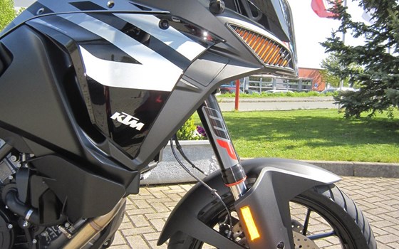 Umgebautes Motorrad KTM 1290 Super Adventure S von Motorradcenter Keßler - Bild 12 Umgebautes Motorrad KTM 1290 Super Adventure S von Motorradcenter Keßler - Bild 12