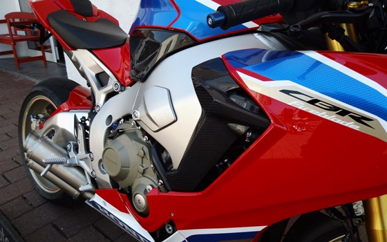 Umgebautes Motorrad Honda CBR1000RR Fireblade SP-2 von Motorrad-Centrum Lütjenburg - Bild 7 Umgebautes Motorrad Honda CBR1000RR Fireblade SP-2 von Motorrad-Centrum Lütjenburg - Bild 7