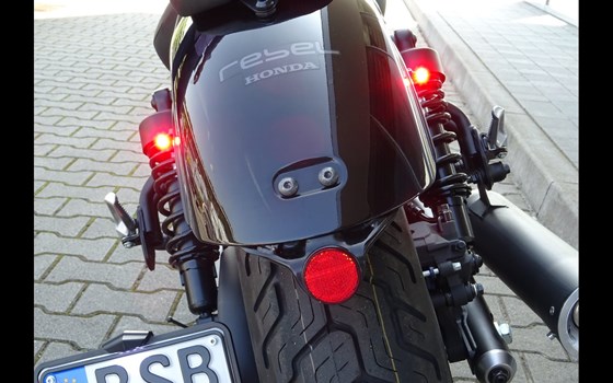 Umgebautes Motorrad Honda CMX500 Rebel von Fahrzeug-Center Schriewer GmbH - Bild 9 Umgebautes Motorrad Honda CMX500 Rebel von Fahrzeug-Center Schriewer GmbH - Bild 9