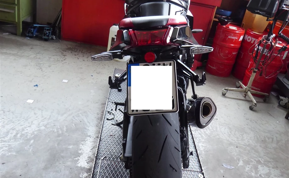 Umbgebautes Motorrad Suzuki Katana Bild 3: Umbgebautes Motorrad Suzuki Katana