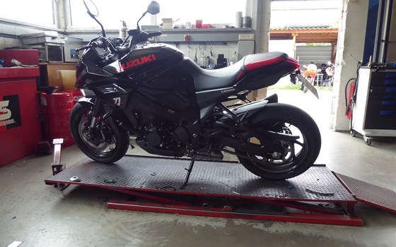 Umgebautes Motorrad Suzuki Katana von Reimo-Reinhard Motorrad GmbH - Bild 5 Umgebautes Motorrad Suzuki Katana von Reimo-Reinhard Motorrad GmbH - Bild 5