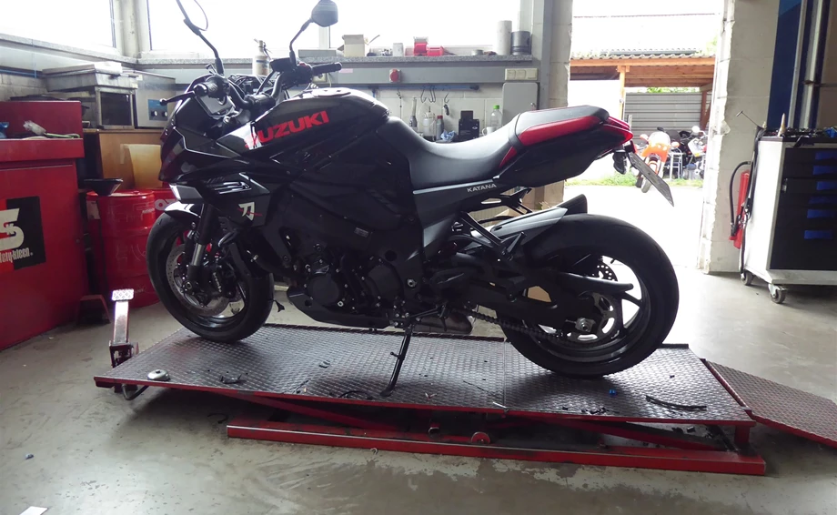 Umbgebautes Motorrad Suzuki Katana Bild 5: Umbgebautes Motorrad Suzuki Katana