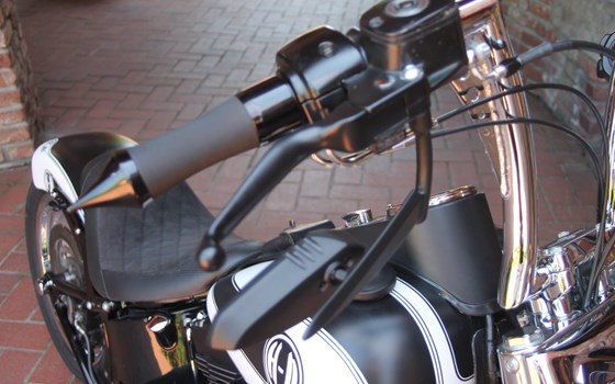 Umgebautes Motorrad Harley-Davidson Softail Fat Boy FLFB von X-Trem Custombikes - Bild 5 Umgebautes Motorrad Harley-Davidson Softail Fat Boy FLFB von X-Trem Custombikes - Bild 5