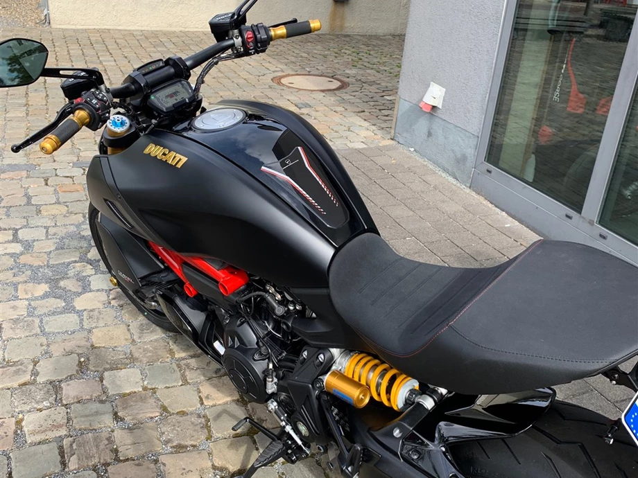 Umbgebautes Motorrad Ducati Diavel 1260 S Bild 5: Umbgebautes Motorrad Ducati Diavel 1260 S