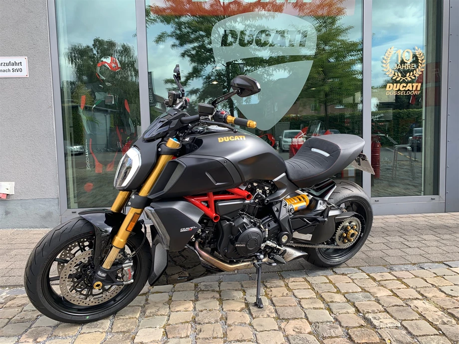 Umbgebautes Motorrad Ducati Diavel 1260 S Bild 2: Umbgebautes Motorrad Ducati Diavel 1260 S