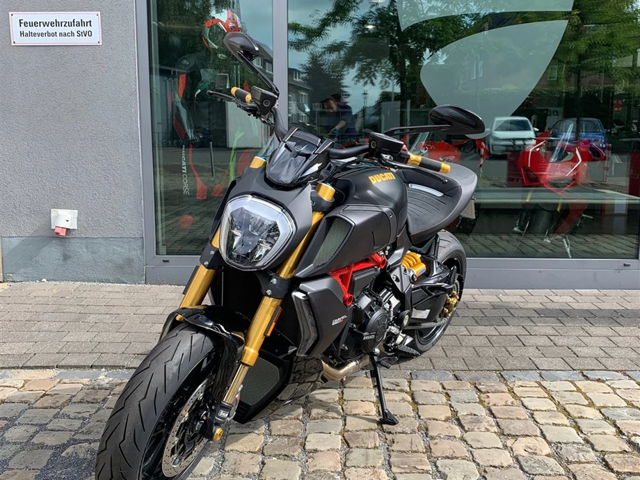 Umbgebautes Motorrad Ducati Diavel 1260 S Bild 1: Umbgebautes Motorrad Ducati Diavel 1260 S