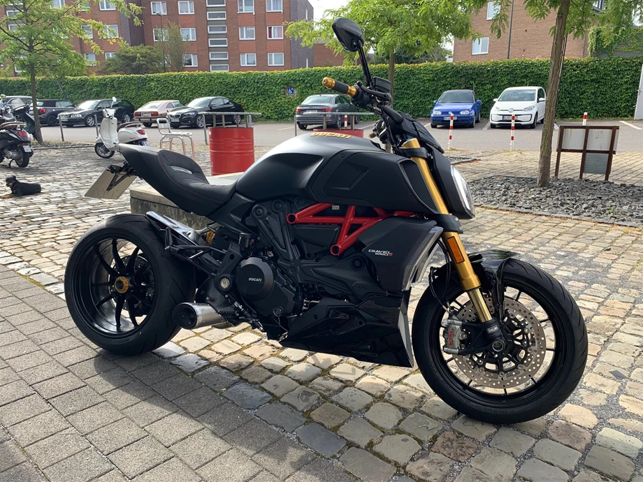 Umbgebautes Motorrad Ducati Diavel 1260 S Bild 4: Umbgebautes Motorrad Ducati Diavel 1260 S