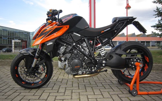 Umgebautes Motorrad KTM 1290 Super Duke R von Motorradcenter Keßler - Bild 1 Umgebautes Motorrad KTM 1290 Super Duke R von Motorradcenter Keßler - Bild 1