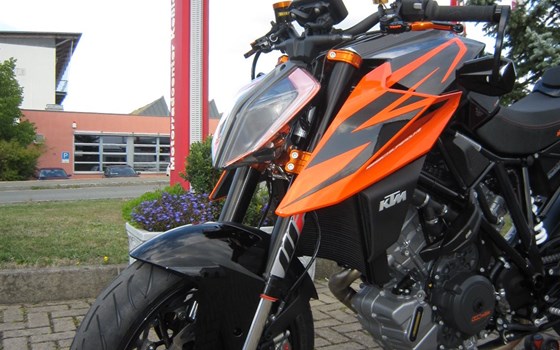 Umgebautes Motorrad KTM 1290 Super Duke R von Motorradcenter Keßler - Bild 2 Umgebautes Motorrad KTM 1290 Super Duke R von Motorradcenter Keßler - Bild 2