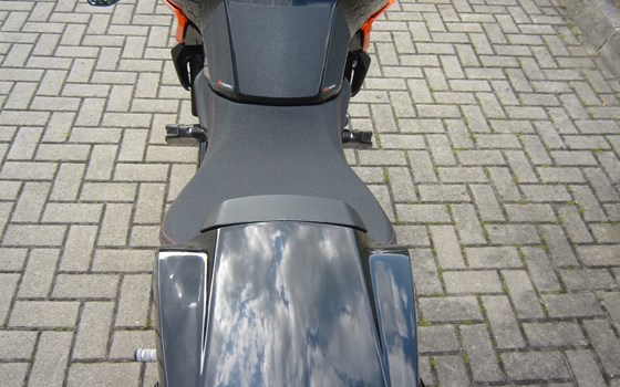 Umgebautes Motorrad KTM 1290 Super Duke R von Motorradcenter Keßler - Bild 4 Umgebautes Motorrad KTM 1290 Super Duke R von Motorradcenter Keßler - Bild 4