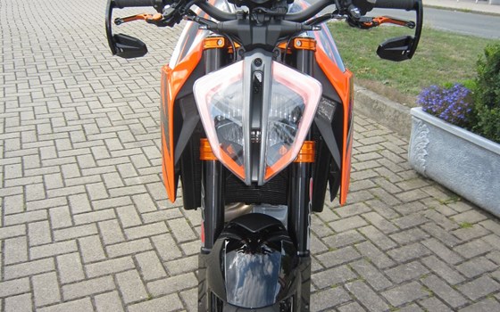 Umgebautes Motorrad KTM 1290 Super Duke R von Motorradcenter Keßler - Bild 6 Umgebautes Motorrad KTM 1290 Super Duke R von Motorradcenter Keßler - Bild 6