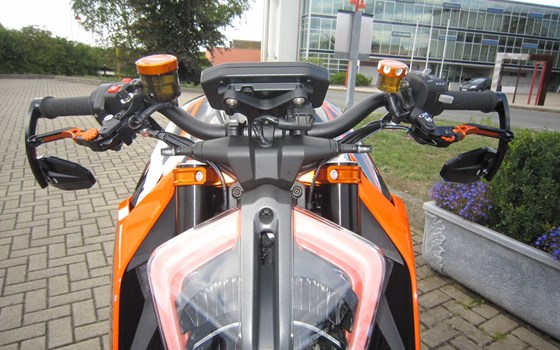 Umgebautes Motorrad KTM 1290 Super Duke R von Motorradcenter Keßler - Bild 11 Umgebautes Motorrad KTM 1290 Super Duke R von Motorradcenter Keßler - Bild 11