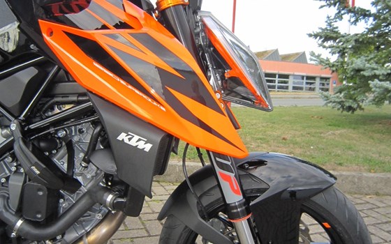 Umgebautes Motorrad KTM 1290 Super Duke R von Motorradcenter Keßler - Bild 8 Umgebautes Motorrad KTM 1290 Super Duke R von Motorradcenter Keßler - Bild 8